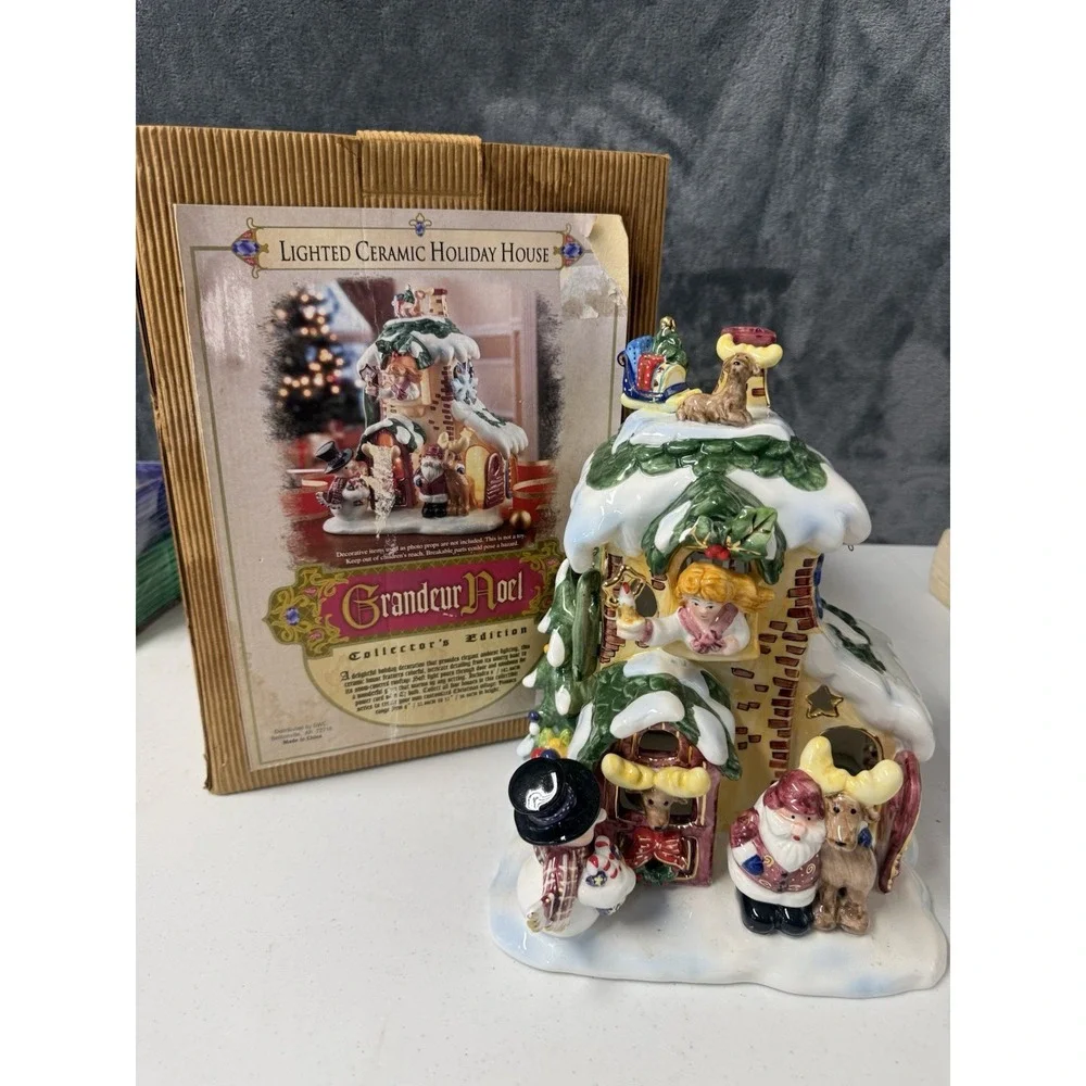 Grandeur Noel 2002 Church With Cherubs With Box Small Chip As Shown